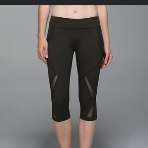 Lululemon Cool To Street Crop mesh gator green size 4 leggings capri crops